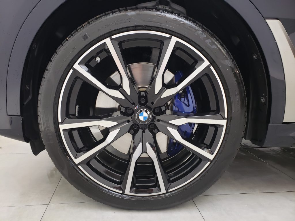X7 M50i 4.4 V8 Preto Carbon 7 Lugares 2020 BMW Roda Prime Veiculos Belo Horizonte MG Brasil
